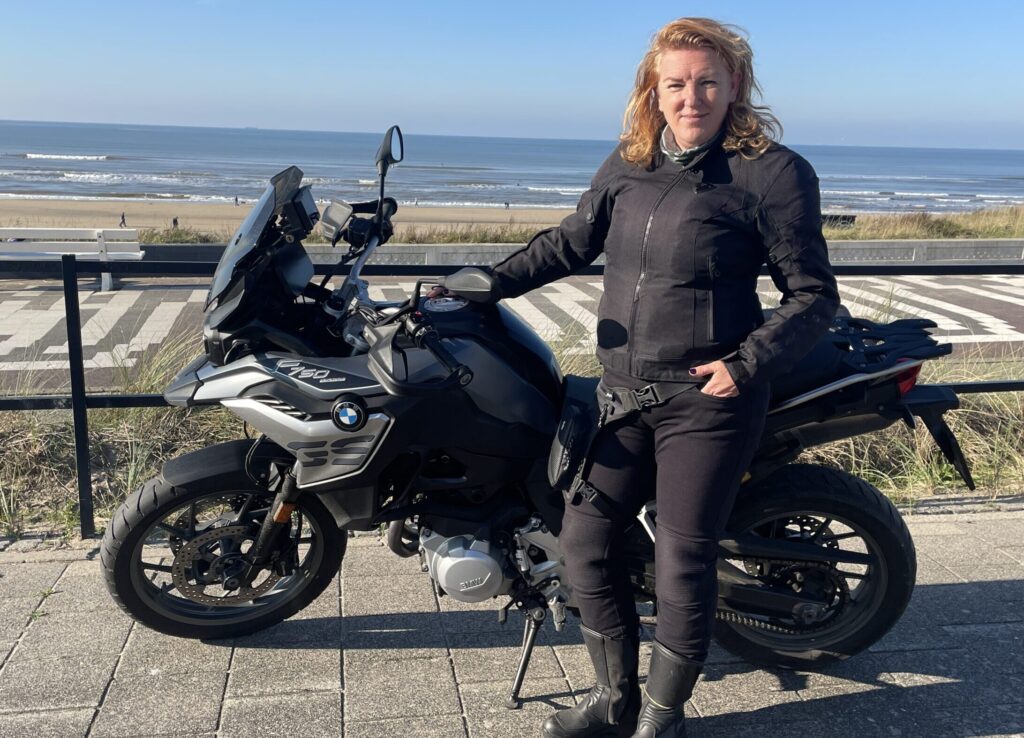 Koning Bolo voor haar motor